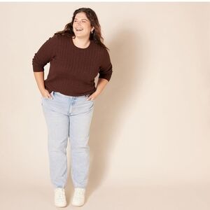 Amazon Essentials Women's Standard Lightweight Cable Crewneck Sweater